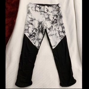 Victoria’s Secret Pink Cropped Legging